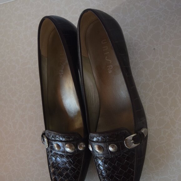 Unisa Leather Croc Embossed Pumps with Southwest Metal Detail - Picture 1 of 3